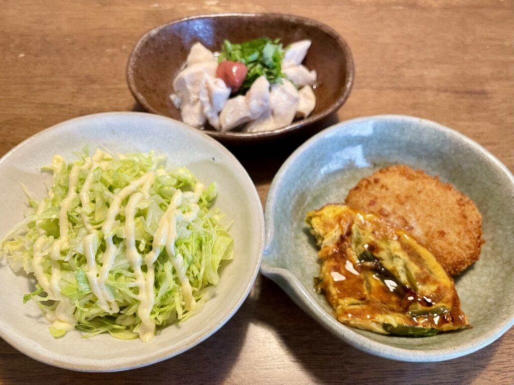 ダイエットメニュー　蒸しキャベツ＆鶏ささみ＆ニラ玉＆コロッケ