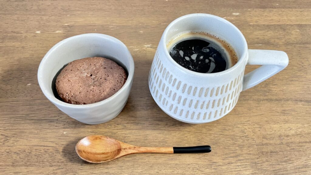 朝　ダイエットメニュー　ブラックコーヒー、オートミール＆プロテイン　マグケーキ