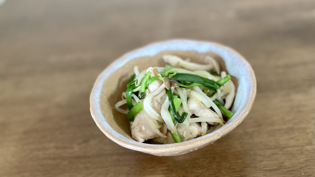 昼　ダイエットメニュー　鶏ささみ・もやし・ニラの炒めもの